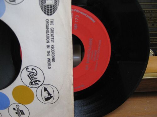 En Bandouliere / On N A Plus Le Droit