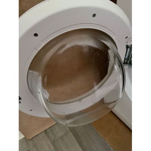 Machine à laver en bon état marque indesit, joint du hublot à changer 