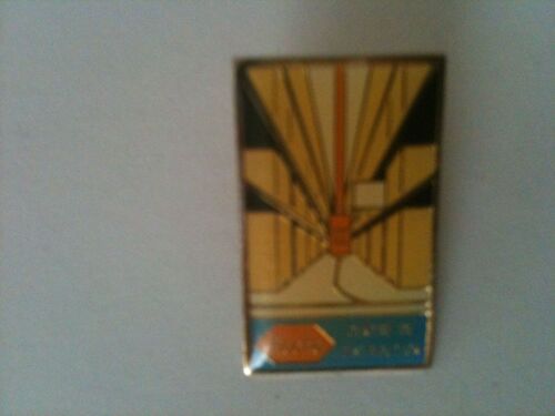 Pin's Roche Centre De Distribution