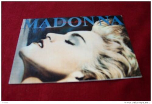 Carte Postale  De Madonna ° Ref Ac 639