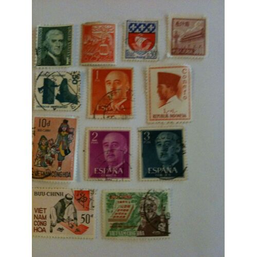 Lot De 12 Timbres Divers Monde