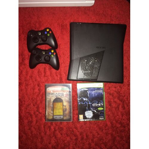 Xbox 360 + 2 Manettes + 2 Jeux