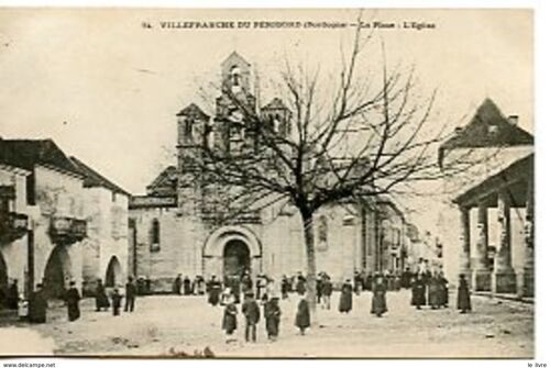 Cpa 24 Villefranche De Perigord. La Place. L Eglise 1905