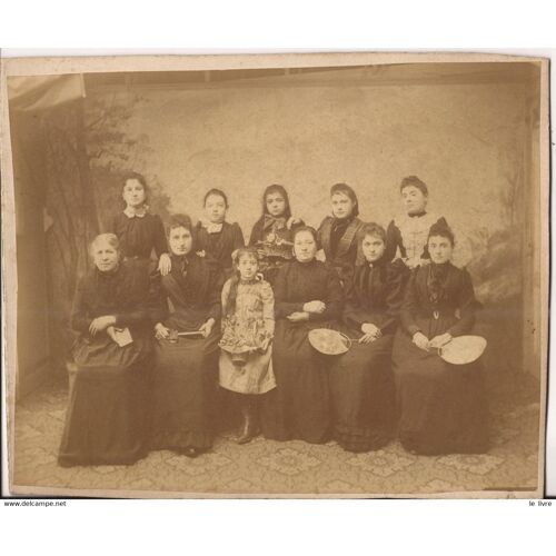 Photographie Collee Sur Carton 1894 Atelier De Couture De Mme Roumeguere A Bordeaux