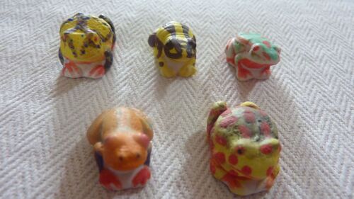 Lot De 5 Fèves Mates  =  Série Grenouille Crapeau : Orange Et Verte, Orange, Jaune Et Marron, Verte À Points Orange, Jaune Grise Et Orange, ( Rareté)