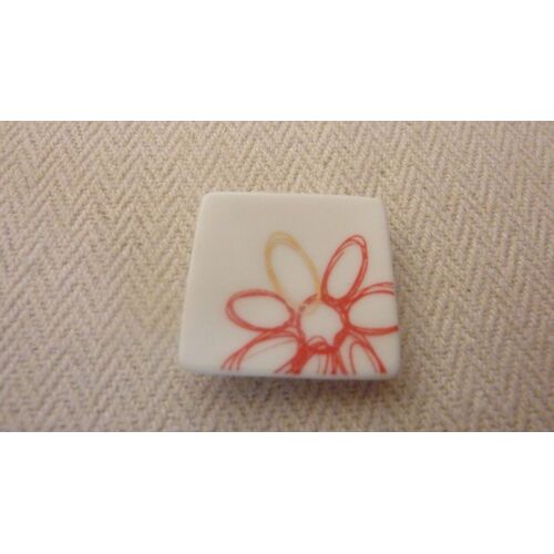 Fève = Une Assiette Carrée Blanche Motif Fleur Moderne  Rouge Et Or  (Rare)