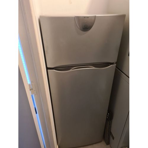 Réfrigérateur Indesit gris class A+