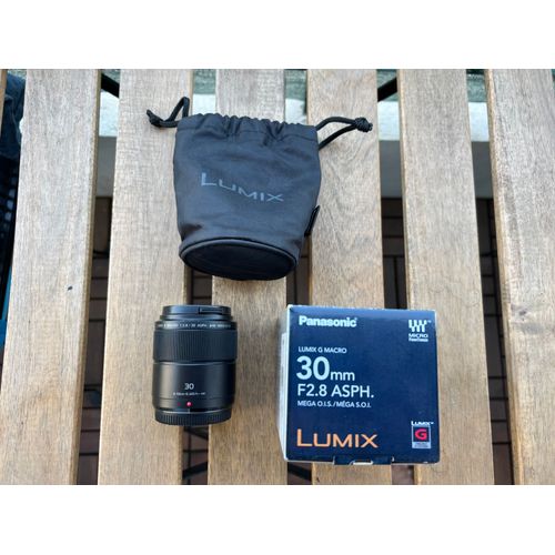 Objectif hybride PANASONIC LumixG 30mm Macro f/2.8 noir ASPH Mega O.I.S.