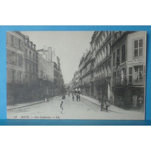 Metz : La Rue Serpenoise  ( Animation )