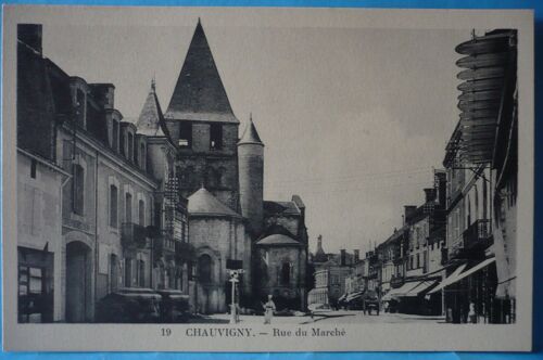 Chauvigny : La Rue Du Marché