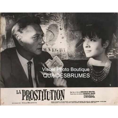 La Prostitution : Une Photo Cartonnée D'exploitation Cinématographique - Format 23x29 Cm - De Maurice Boutel, Avec Etchika Choureau, Evelyne Dassas, Alain Lionel, Alicia Gutiérrez - 1963