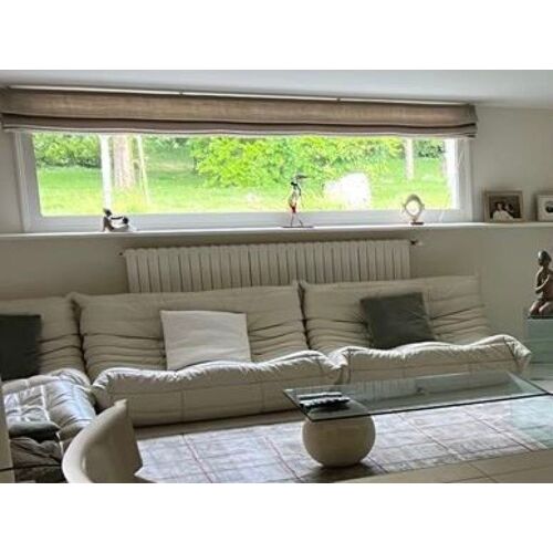 Vends salon ligne roset Togo 3 chauffeuses 2 places, une chauffeuse une place, un angle une place. Cuir blanc cassé , excellent état 