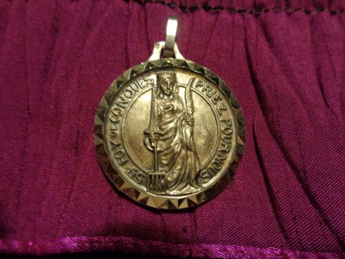 Médaille Ronde En Métal Argenté De Sainte Foy De Conques, Diamètre 3 Cms