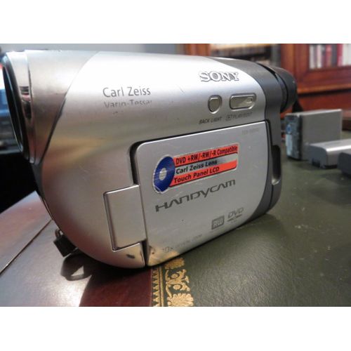 Caméra Sony Handycam 105D avec 2 batteries grande capacité