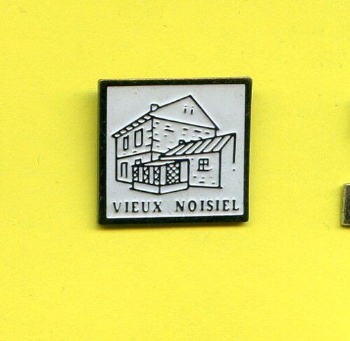 Rare  Pins   Vieux Noisiel       E726