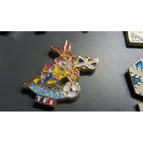 Pins Lapin Tf1 Avec Drapeaux Euro 92