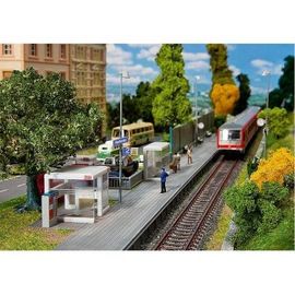 Modélisme Ferroviaire Ho : Petite Station D'attente Avec Accessoires-Faller