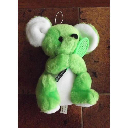 Peluche Représentant Une Souris Avec Sa Raquette "P Colmar" Avec Lacet Pour Accrocher