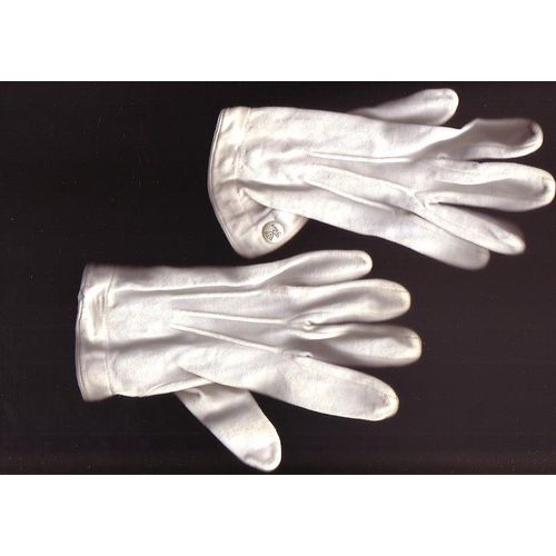 Petit Gants  Blancs Anciens À Bouton Pression De Marque Filex - Communion,Mariage,Cérémonie Ou Déguisement - Taille 6/8 Ans - Larg Poignet 07 Cm  - Long 18cm - Années 60 - Taille Présumée 5/5,5