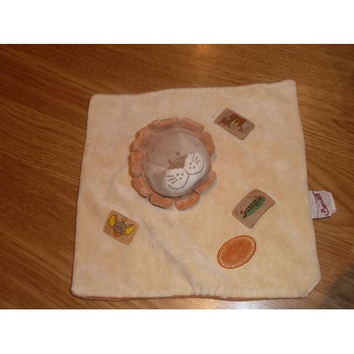 Doudou Peluche Plat Bengy Lion Löwe Étiquette Jungle Éléphant Zébre Jaune Brun Beige Crème Saumon Orange 22 Cm Amtoys Belgique Bengy