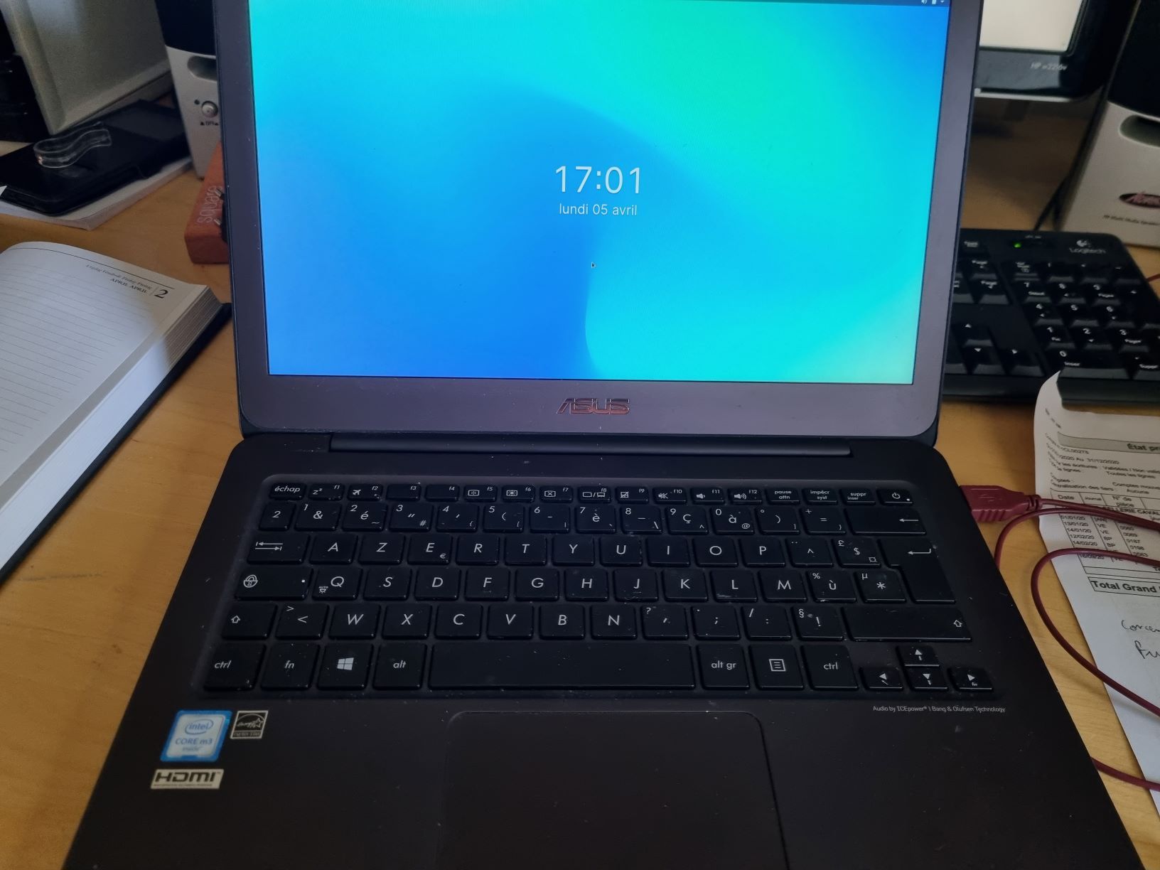 Asus ZenBook UX305 - 13.3" Intel Core M3 - 1 Ghz - Ram 4 Go - DD 128 Go