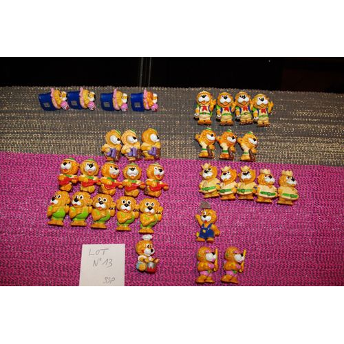 Lot N°13 Composé De 33 Figurines Kinder Lion