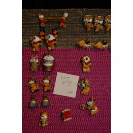 Lot N°7 Composé De 21 Figurines Kinder Chat Et Divers