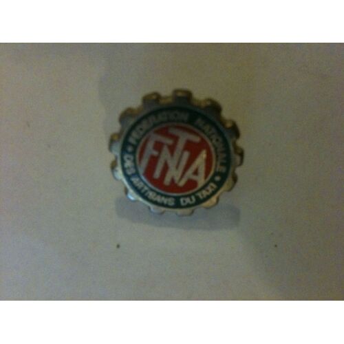 Pin's F.N.A.T Fédération Nationale Des Artisans Du Taxi