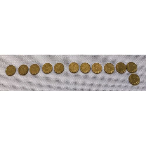 Lot De 12 Pièces De 5 Centimes De Franc Entre 1966 Et 1998