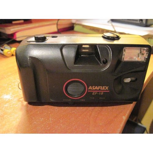 appareil photo asaflex 24 x36 objectif F 5.6 35 mm flash incorporé