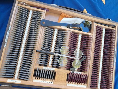 Matériel Complet D'ophtalmologiste Années 1980