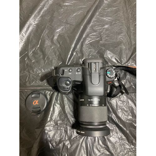 Sony Alpha 200 Reflex 10.2 mpix noir + Objectif Sony 18/70mm + Accessoires