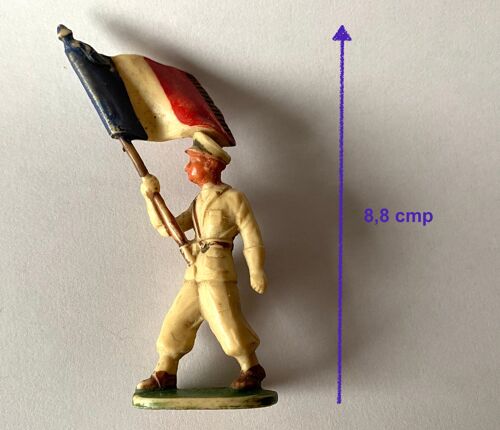 Petit Soldat Porte-Drapeau Français En Train De Défiler