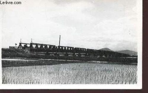 1 Photo Argentique En Noir Et Blanc Dimension 9 X 14 Cm : Viet-Nam - Tourane : Le Pont De Lattre Sur La Riviere De Tourane, Au Fond Les Montagnes.