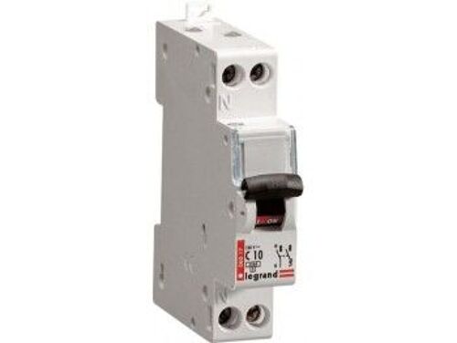 Disjoncteur DNX³ 4500 - 4,5 kA courbe C et D, protection des départs - Vis/vis, 32, C