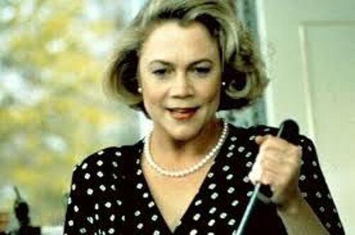 8 Superbes Photos D'exploitation (21/29cm)Du Film De John Waters " Serial Mother " De 1994 Avec Kathleen Turner