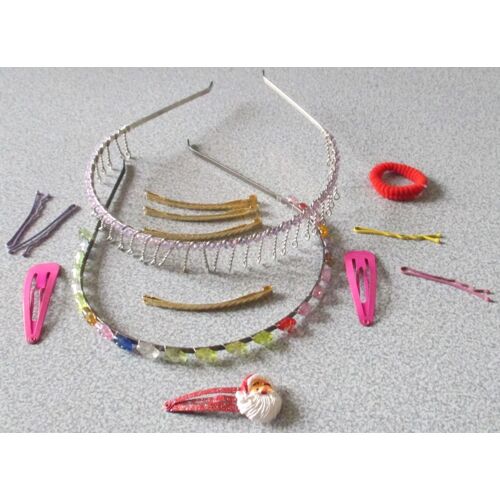 Lot Coiffure Fillette : 2 Serre-Têtes Décorés + 2 Pinces À Clip Roses + 4 Barrettes Dorées + 4 Pinces À Cheveux Colorées + 1 Chouchou + 1 Pince À Clip Père Noël