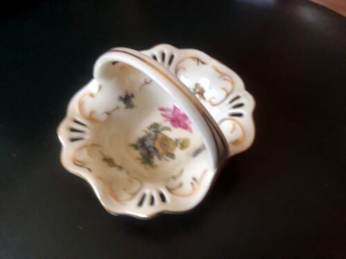 Ancien Petit Panier De Décoration En Porcelaine De Saxe