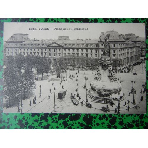 4525 Paris - Place De La République