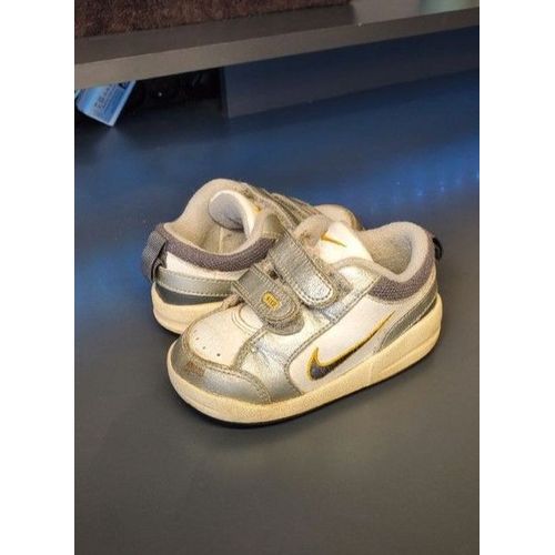 Nike Chaussure Grise Et Blanche En Cuir Basket 21 Eu / 5 Us Bébé Et Garçon