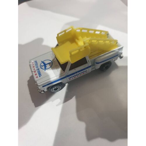 Petite Voiture Pick-Up Aéroport Blanche