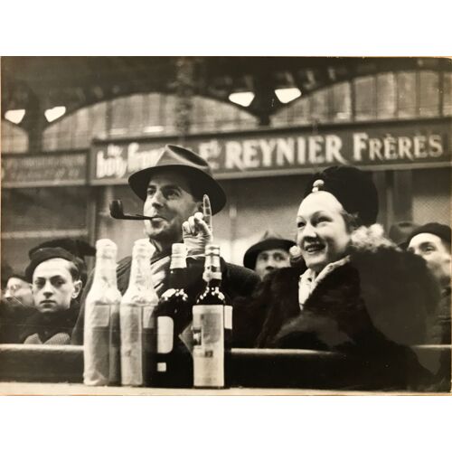 Vente Aux Encheres De Whisky A Lyon En 1941 Grande Photo De Presse Originale Visa Censure