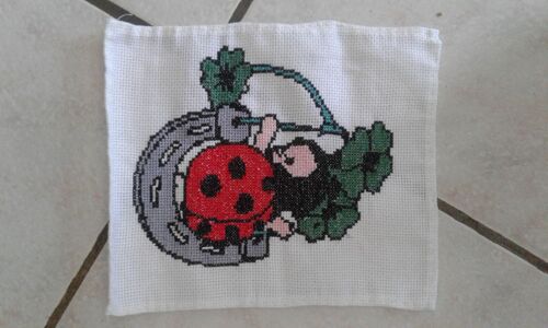 Coccinelle Sur Fer À Cheval Avec Trèfles À 4 Feuilles Au Point De Croix 22,4 Cm X 18,4 Cm