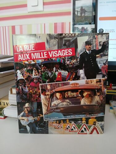 La Rue Aux Mille Visages Par V. Mermod-Gasser