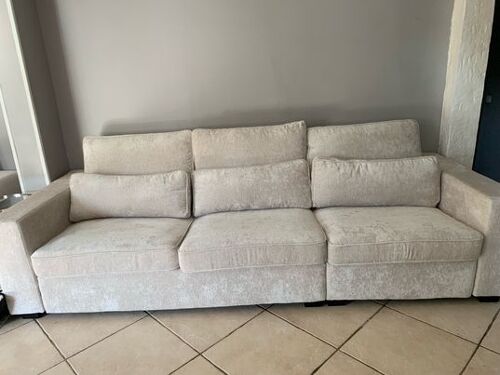 s Salon Beige Comprenant 2 Canapes 3 Places + 1 Canapé 2 Places , Acheté 3900 Euros Le 10/09/2024 Très Grande Qualité s Car Trop Grand Pour Mon Salon