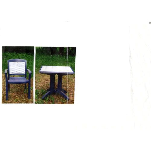 10 Tables Et  22 Fauteuils De Terrasse Bleu Et Blanc Arcadia