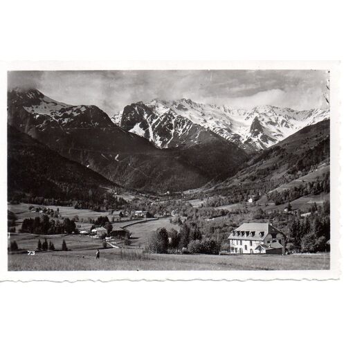 38 Isère - Cpsm - La Ferrière D'allevard, Les Hôtels Du Curtillard, Station Estivale Et Le Massif Des Sept Laux