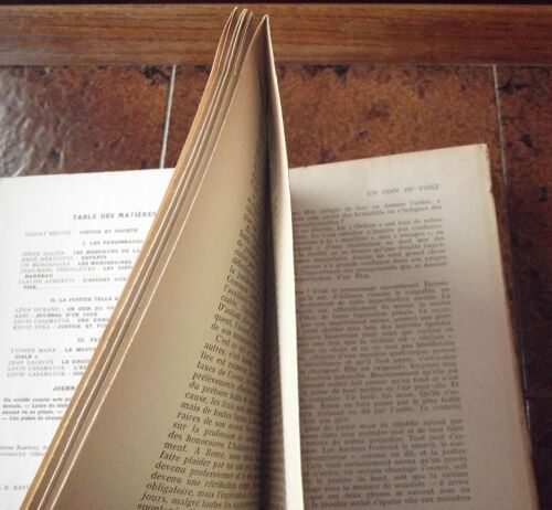 Esprit, N  10, Octobre 1954. Numéro Spécial : Justice Penale. Contient Entre Autres : Justice Et Societe, Par Albert Beguin. Ces Messieurs De La Cour, Par Irene Allier. Les Auxilliaires De...