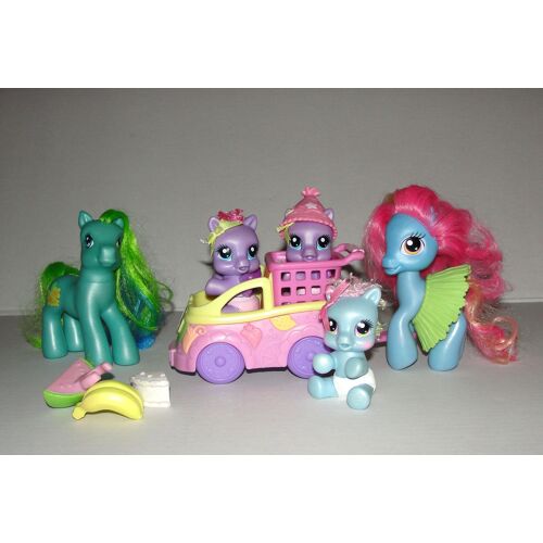Mon Petit Poney My Little Pony Papa Maman Et Les Enfants En Promenade En Poussette Hasbro
