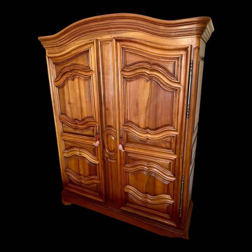 Armoire ancienne en chne massif et merisier style Louis XV marron